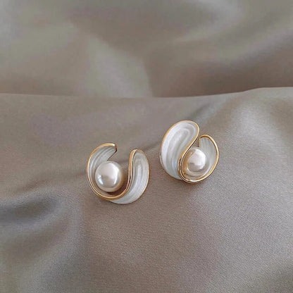 Boucles d'oreilles blanches exclusives en opale et perles en or