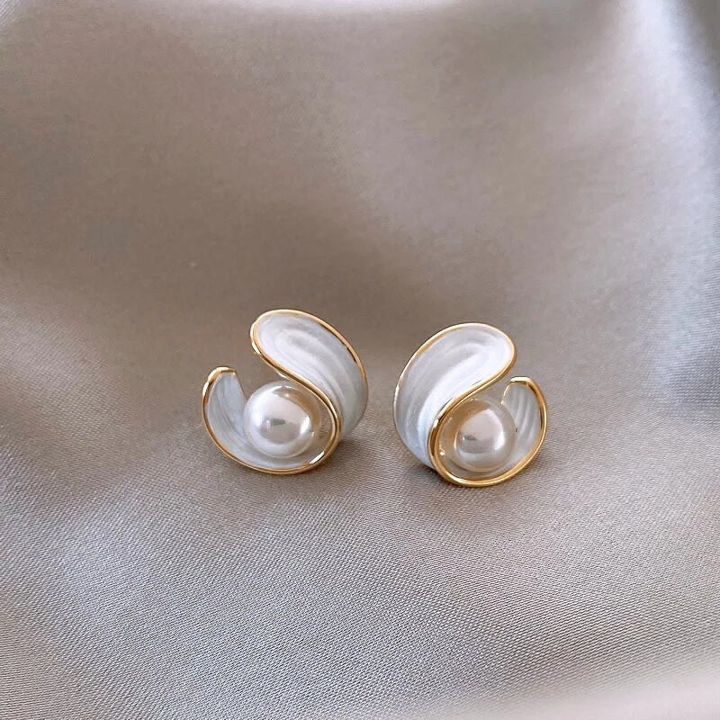 Boucles d'oreilles blanches exclusives en opale et perles en or